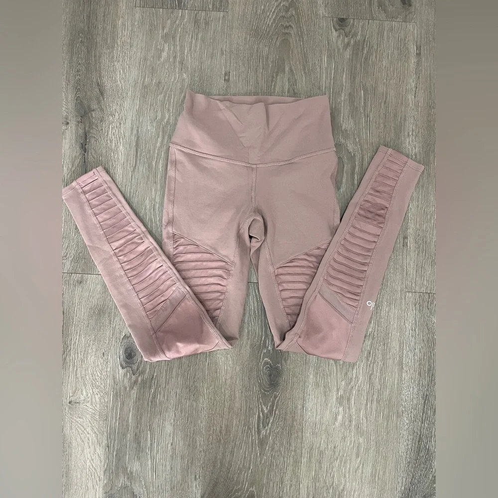 ALO Yoga Women’s Leggings Size XXS pink